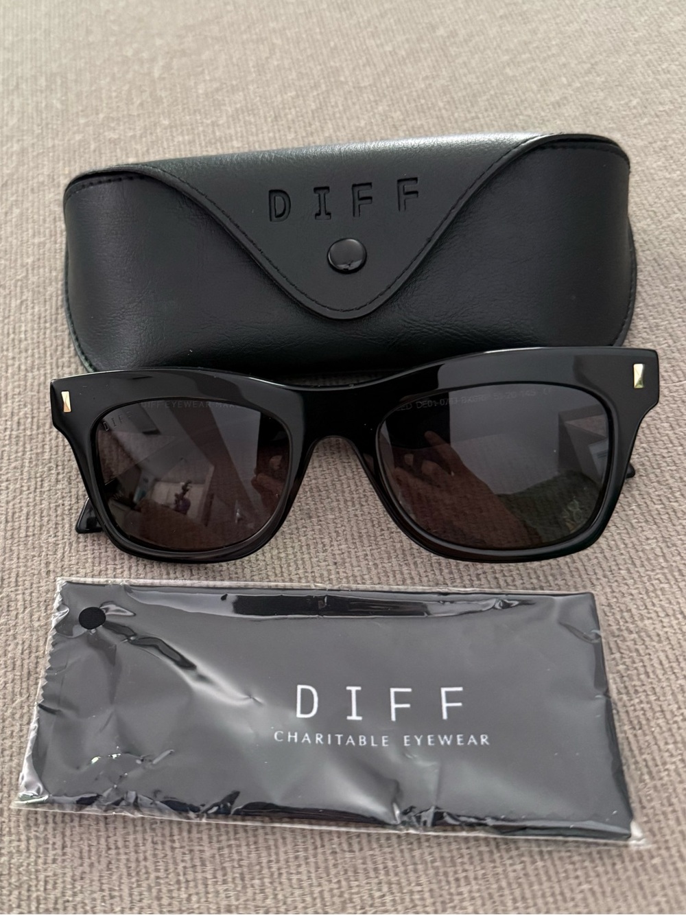 Diff EyewearClassic Black Square Sunglasses